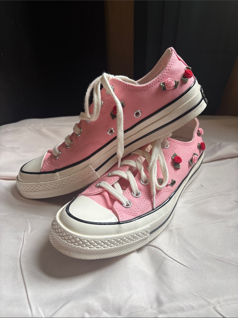 Like NEW Pink Low-Top Canvas Converse All-Star Sneakers with Rose Embellishments - Picture 2 of 10